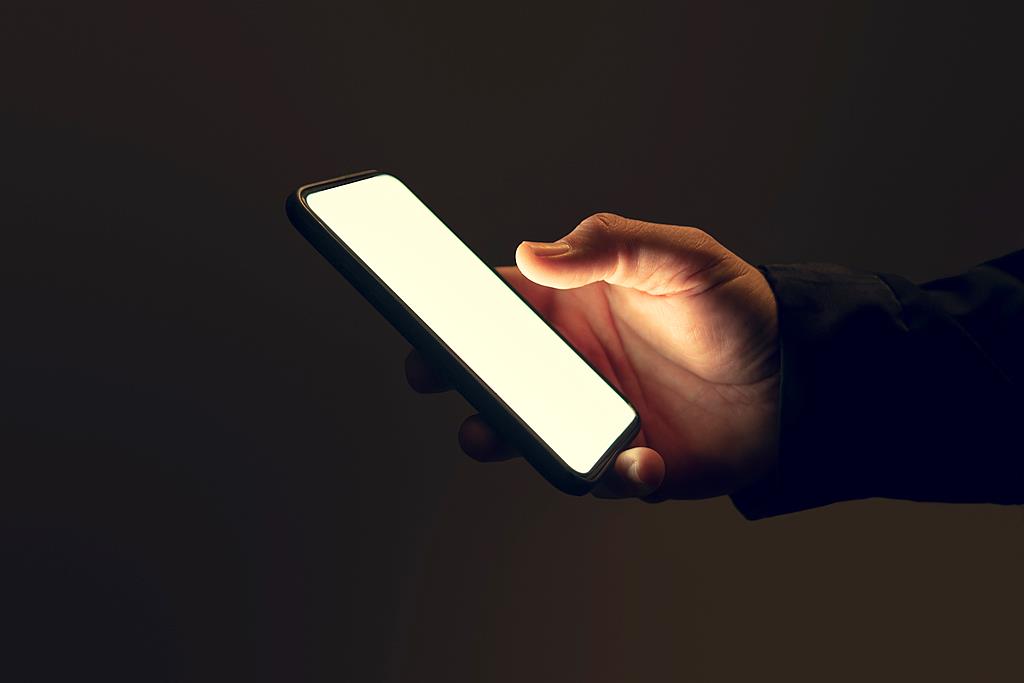  手机租赁变味成高利贷；套现背后债务缠身，司法重拳打击非法链条。 新闻