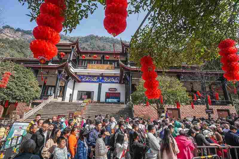  经济开局强劲；新动能加速崛起；内需外贸双轮驱动。 股票财经 经济开局强劲；新动能加速崛起；内需外贸双轮驱动。 股票财经