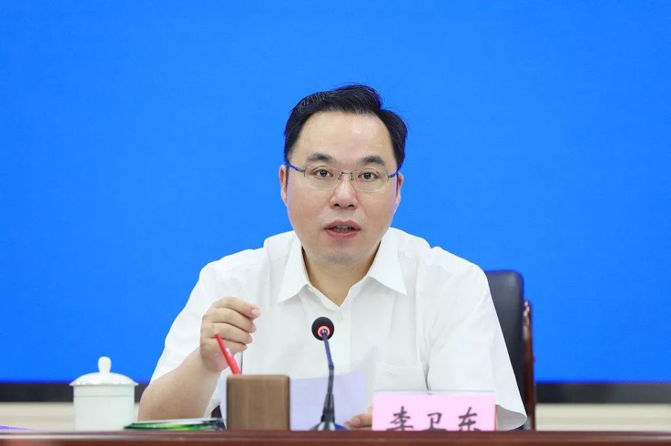  巫溪县委书记李卫东两天前开会强调政绩观，如今接受审查调查。 新闻 巫溪县委书记李卫东两天前开会强调政绩观，如今接受审查调查。 新闻