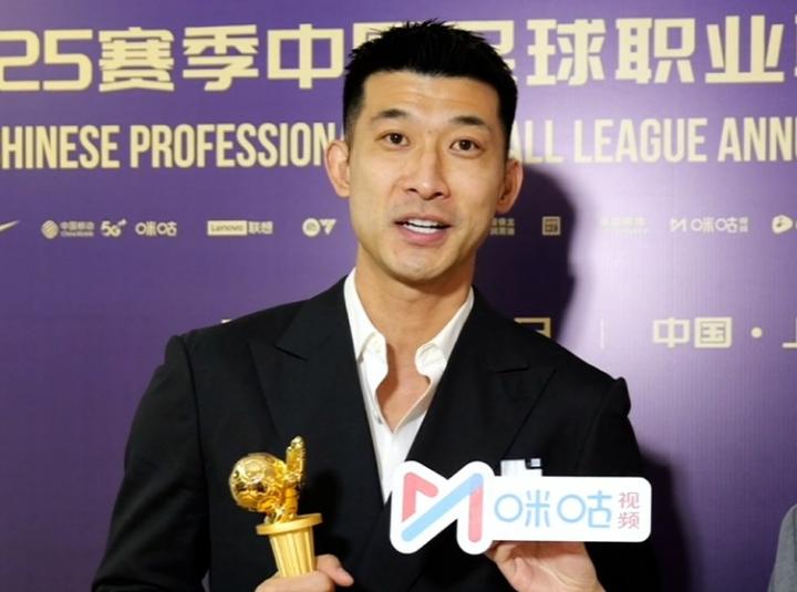  刘殿座谈金手套荣誉，国家队召唤义不容辞，替补席亦是光荣。 体育新闻