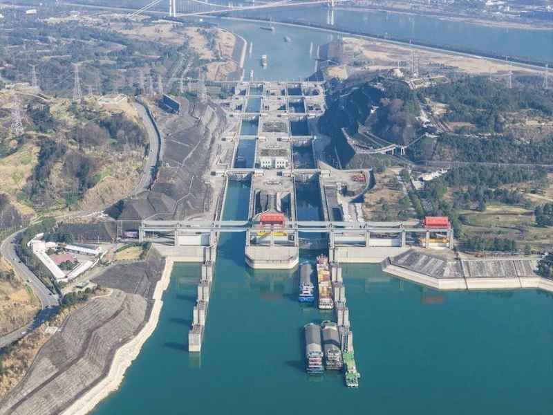 宜昌算力崛起之路,依托绿电铸就新优势;三峡门户转型,数字浪潮涌动峡江。 IT技术 宜昌算力崛起之路,依托绿电铸就新优势;三峡门户转型,数字浪潮涌动峡江。 IT技术