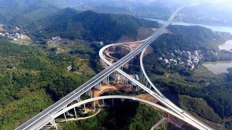  原材料高位运行传导至防水领域；多家龙头企业半月内连续调整产品价格；行业正加速迈向价值竞争新阶段。 股票财经