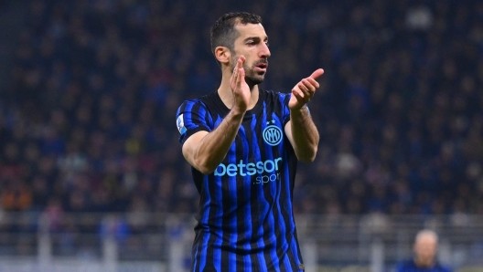  节奏与博弈：姆希塔良伤病风波折射出的竞技哲学 体育新闻