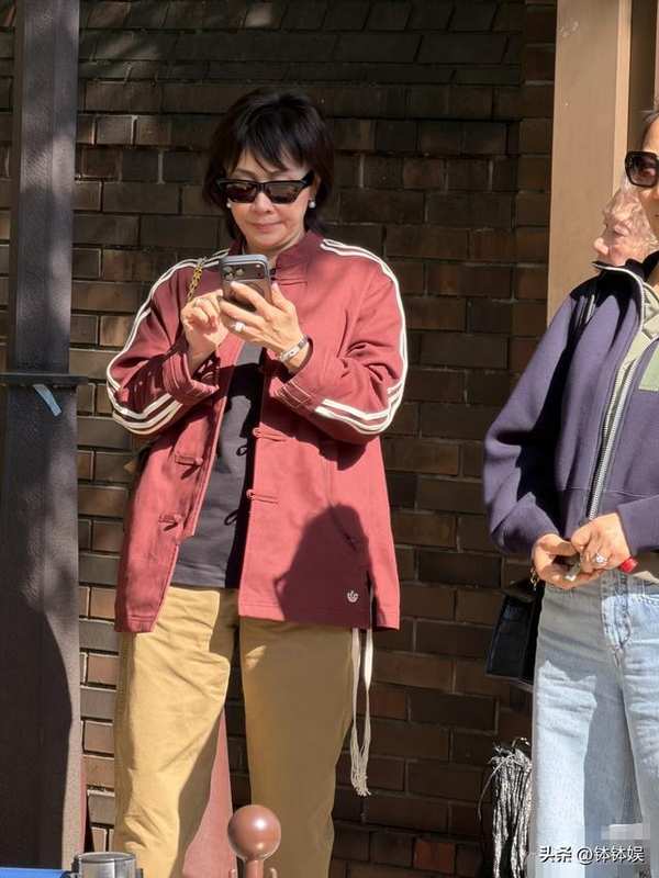  褪去女神光环：一场关于真实与虚构的公众形象博弈 新闻