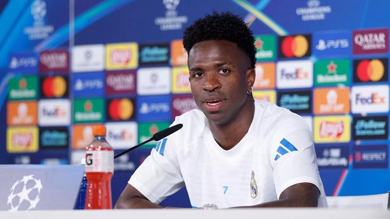 顶级球星的自我重塑：皇马核心的心理博弈与战术进化论