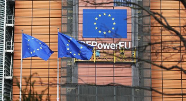  算法囚笼与数字童年：未成年人社交媒体禁令的逻辑博弈 IT技术