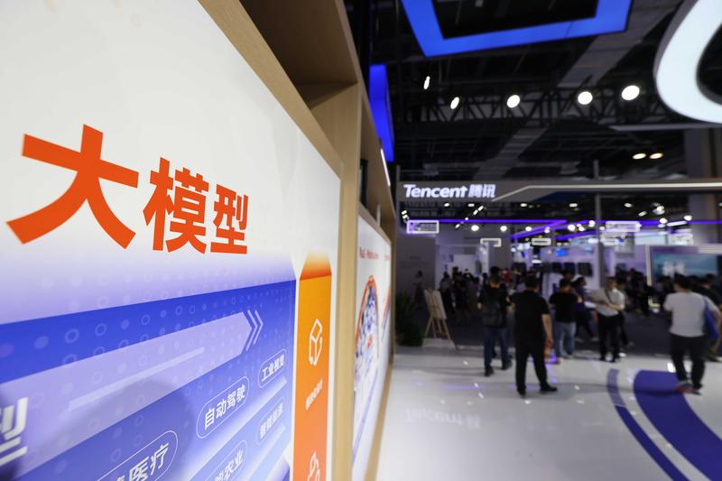  深圳万卡集群点亮：国产算力底座的技术突破与生态跃迁 IT技术