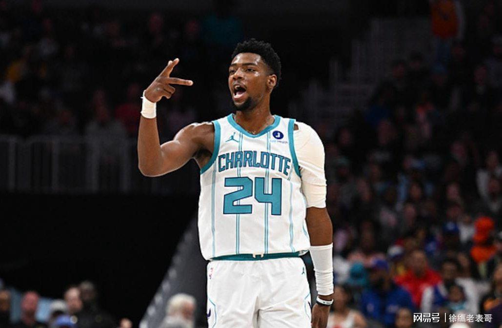  76人118-114逆转黄蜂：东部格局背后的技术博弈与排位变数深度解析 体育新闻