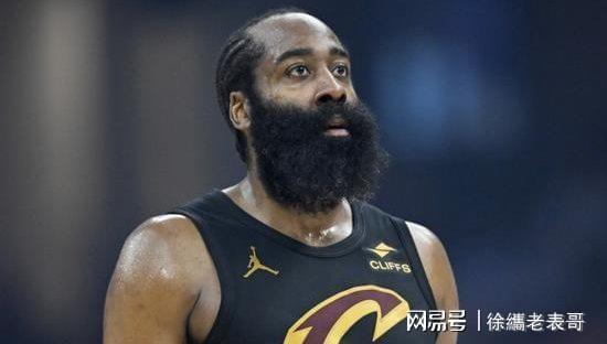  76人118-114逆转黄蜂：东部格局背后的技术博弈与排位变数深度解析 体育新闻