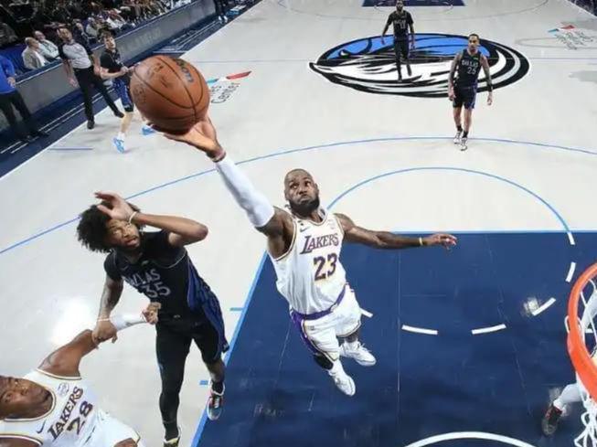  弗拉格45分封神背后的技术密码：如何用数据拆解新秀的统治级表现 体育新闻