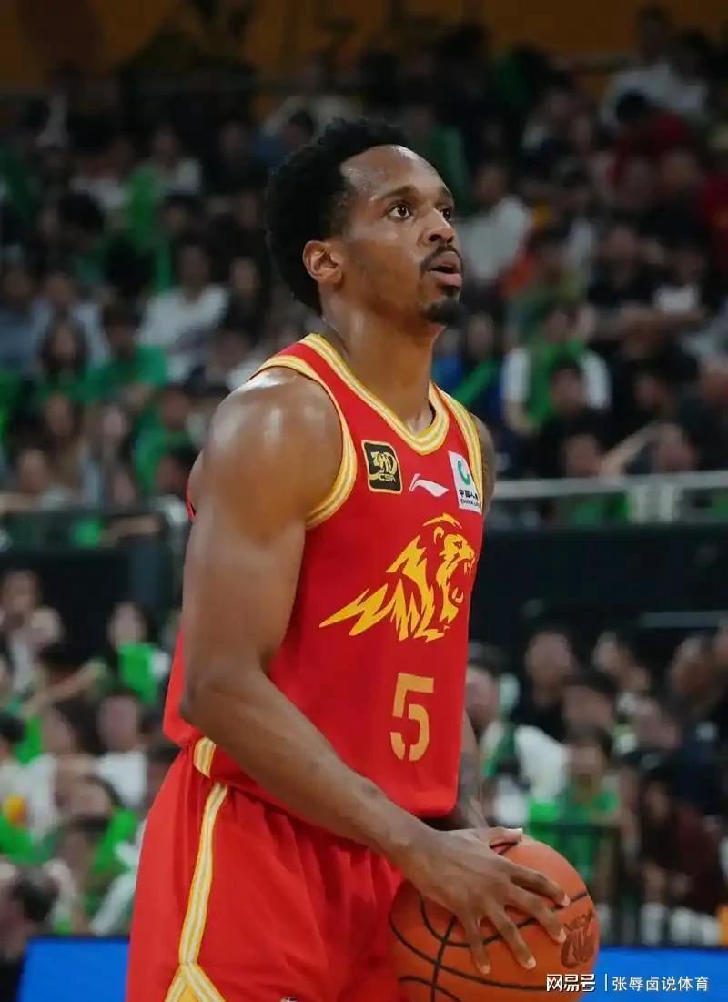  广东残阵双杀广厦：硬实力碾压下，十一冠王战术体系深度解析 体育新闻